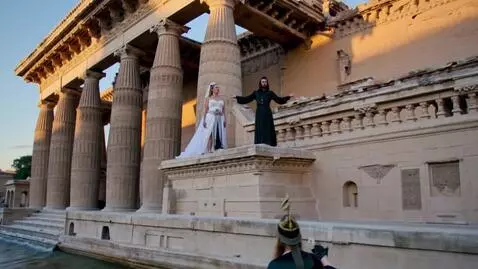 AI Video from prompt: [[Wide shot from high Egyptian temple balcony]],