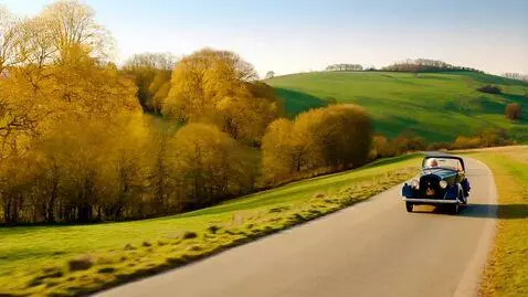 AI Video from prompt: an old man going for a sunday stroll in his car 