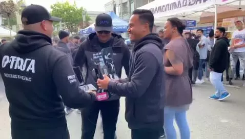 AI Video from prompt: "A vibrant urban street scene during the day, pe