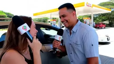 AI Video from prompt: A realistic interview scene at Posto Vila Rica i