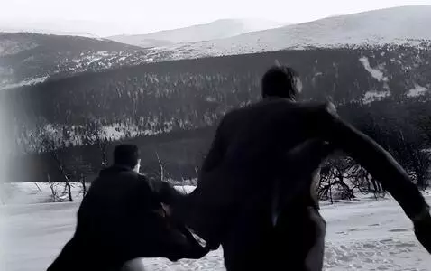 AI Video from prompt: A group of people are fleeing from a creepy thin