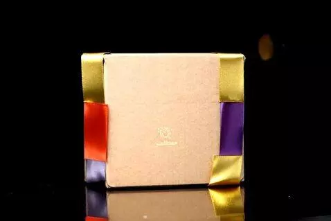 AI Video from prompt: A plain brown cardboard box stands in the center