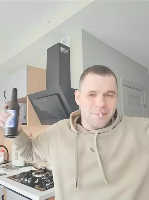 AI Video from prompt: dancing with beer and smoking