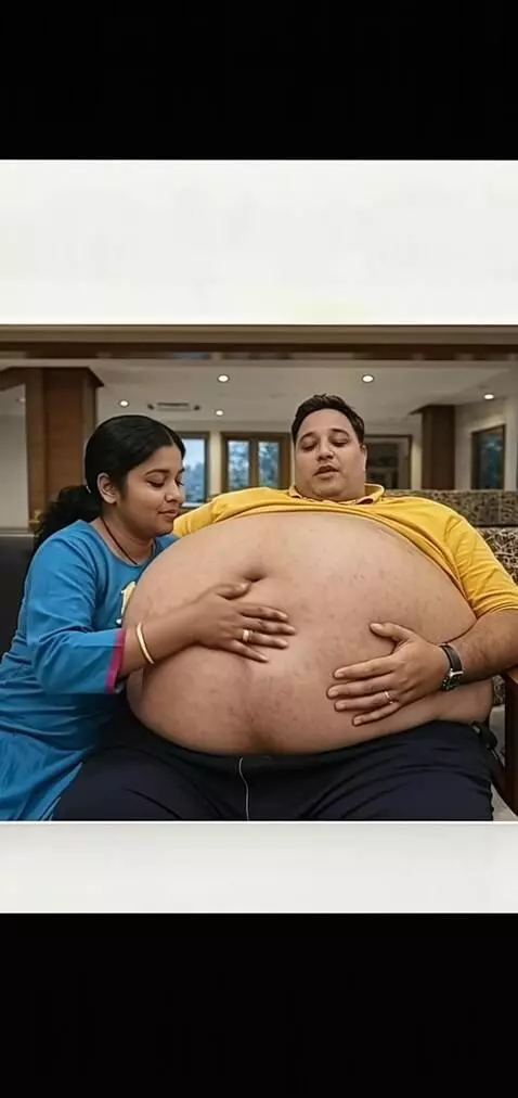 AI Video from prompt: Create a video where this lady is rubbing her ri