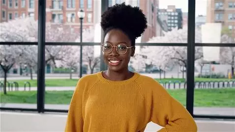 AI Video from prompt: a black woman 25 years old says, hello how are y