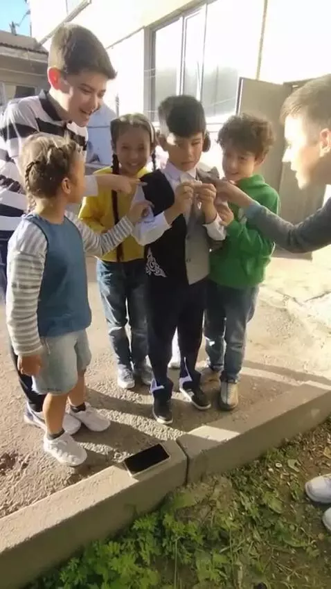 AI Video from prompt: People come up to this boy and point at him and 