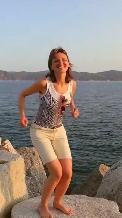 AI Video from prompt: dancing digidi digidi