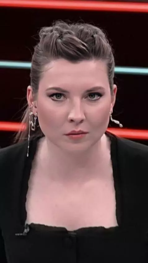 AI Video from prompt: The woman leans close to the camera and quickly 