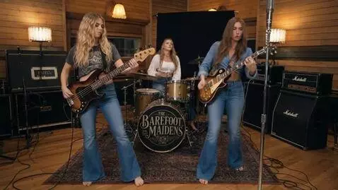 AI Video from prompt: early 1970's female hard rock/ proto-punk band T