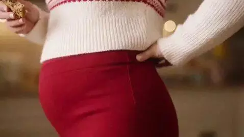 AI Video from prompt: Generate a video of Mrs. Claus who is a hot 30 y