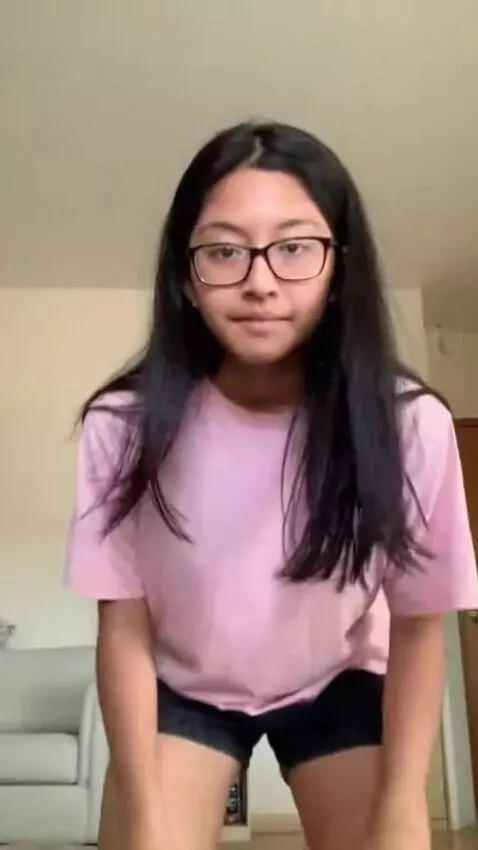 AI Video from prompt: A skinny brazilian girl, 16 yo, pink t-shirt tha