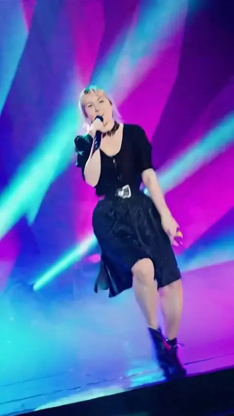 AI Video from prompt: A woman in  skirt is singing and dancing to tech