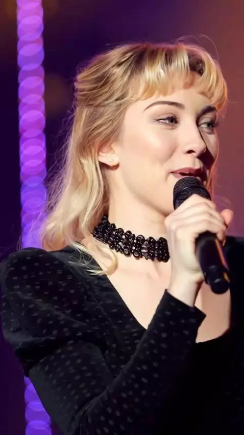 AI Video from prompt: A girl in a short skirt is singing and moving sm