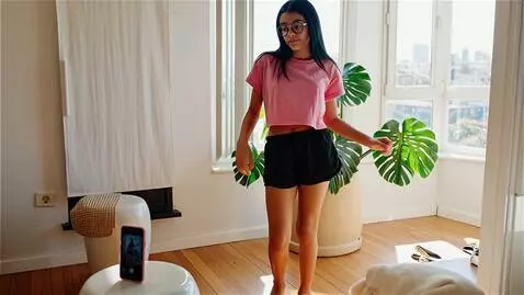 AI Video from prompt: A skinny brazilian girl, 17 yo, pink t-shirt tha