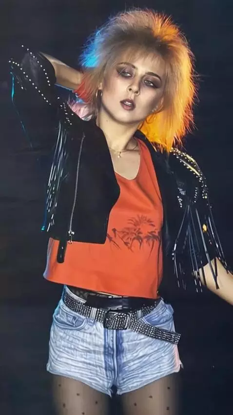 AI Video from prompt: The girl's face should resemble the original pho