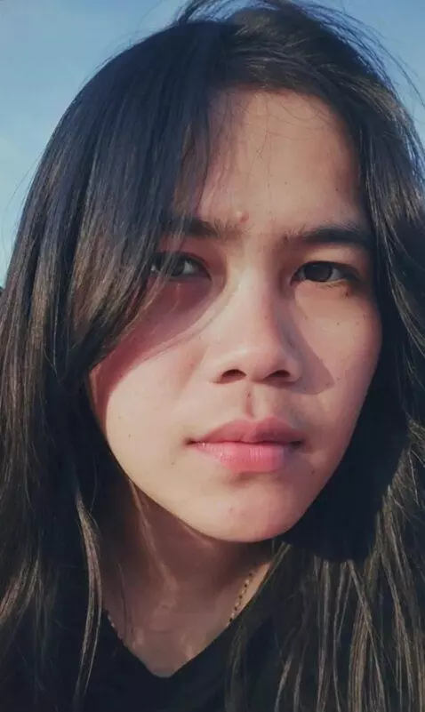 AI Video from prompt: Menjilati layar kaca penuh birahi
