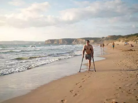 AI Video from prompt: A man with the right leg amputated up to the upp