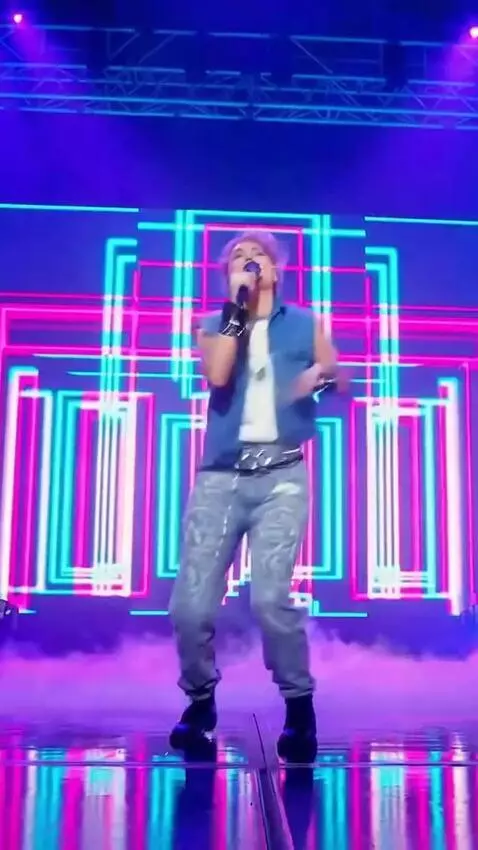 AI Video from prompt: The singer is dancing on the techno house stage,