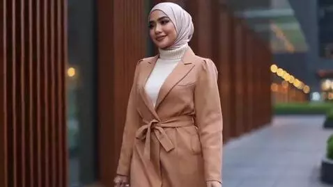 AI Video from prompt: Buatkan video hot wanita hijab arab