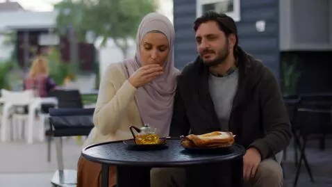 AI Video from prompt: Buatkan saya video wanita arab yang sedang berhu