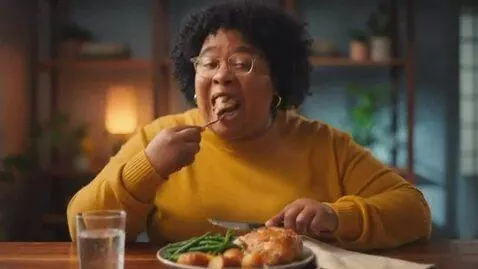 AI Video from prompt: a fat woman eating