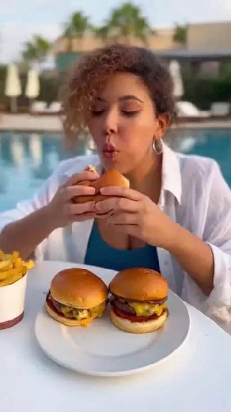 AI Video from prompt: a fashion 18 year old influencer at a pool. a se