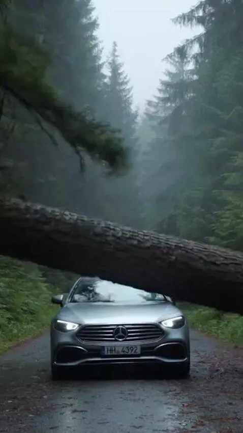 AI Video from prompt: Vertical 9:16, ultra realistic cinematic video, 