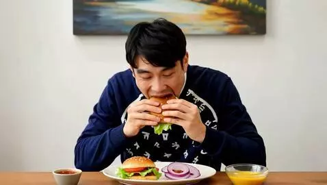 AI Video from prompt: Man eats bruger