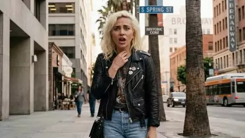 AI Video from prompt: A blonde American woman is standing on an LA str