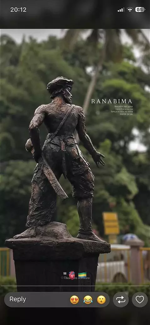 AI Video from prompt: Statue comes to live