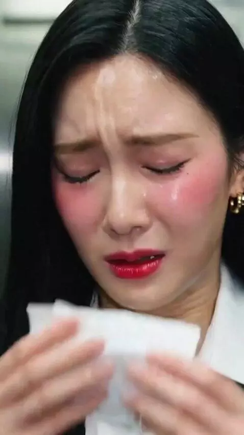 AI Video from prompt: Commercial TVC Style: Ultra-realistic, cinematic