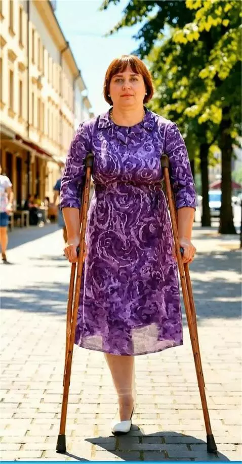 AI Video from prompt: A woman with the left leg amputated up to the lo