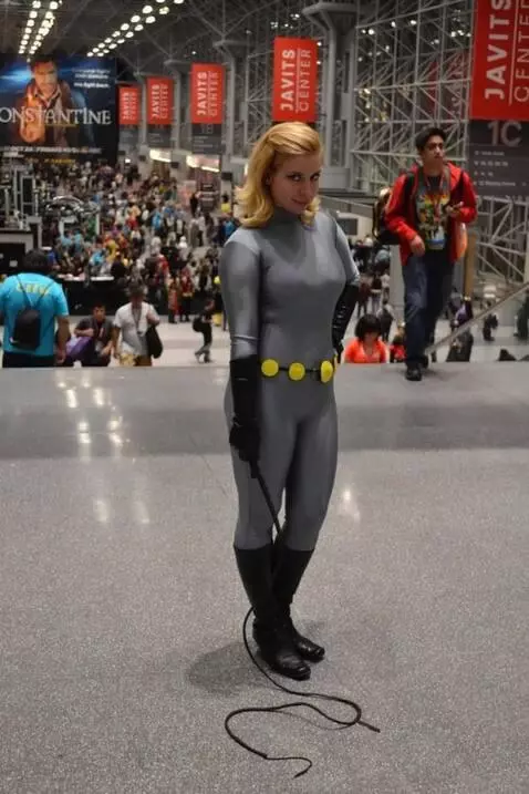 AI Video from prompt: Catwoman Sitting on the toilet