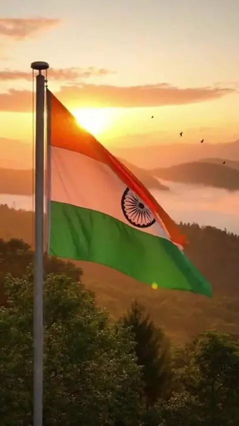 AI Video from prompt: A breathtaking sunrise over India, with the Indi