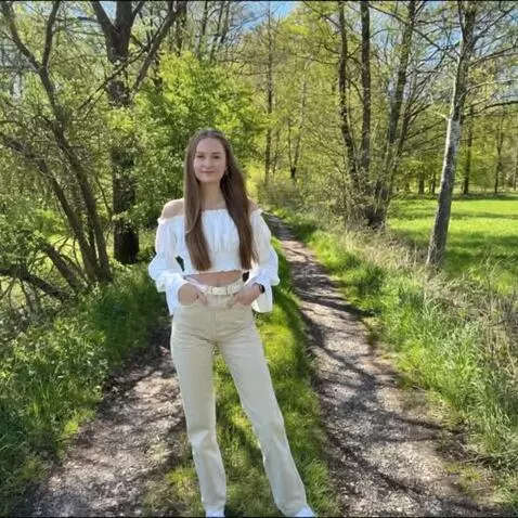 AI Video from prompt: Unrealistic pregnant belly inflation