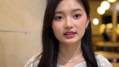 AI Video from prompt: She despises
