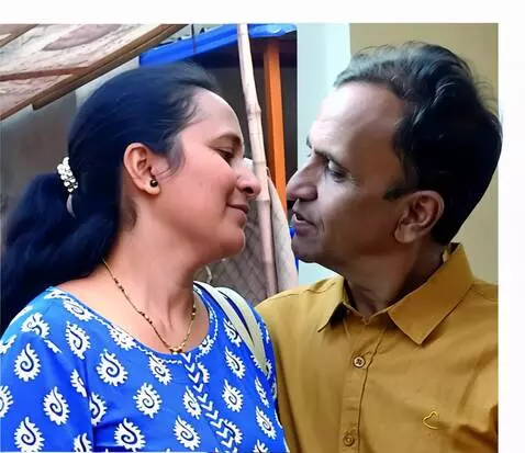AI Video from prompt: sloppy kissing
