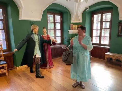 AI Video from prompt: The mannequins to the left of the woman begin to