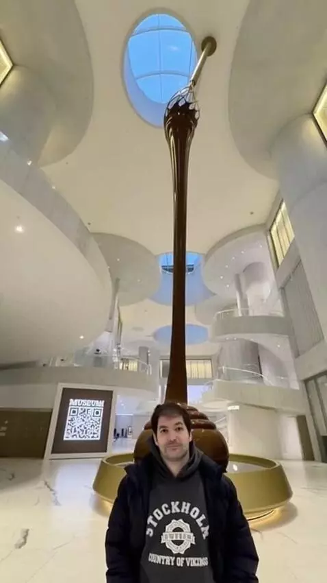 AI Video from prompt: The chocolate thread should flow downwards; ever