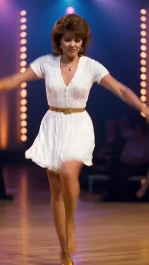 AI Video from prompt: Sandra is on stage in a short summer dress, danc