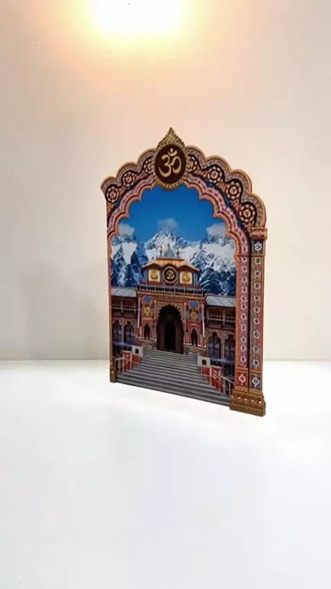AI Video from prompt: “Create a realistic video of this decoration bei