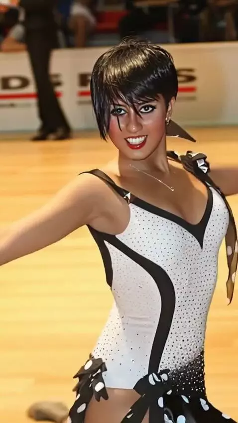 AI Video from prompt: The singer dances the samba, leaning forward and
