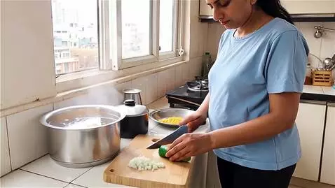 AI Video from prompt: Create a realistic vertical cooking video filmed