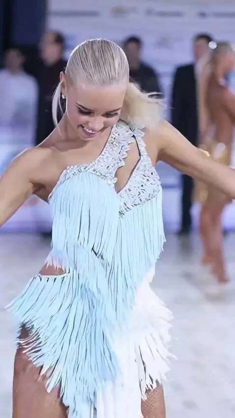 AI Video from prompt: The singer is dancing the samba, performing a sp