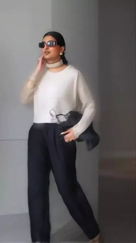 AI Video from prompt: Side view of someone walking