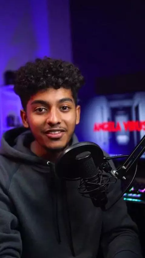 AI Video from prompt: he tom say hey guys to going 5 minutes he tom sa