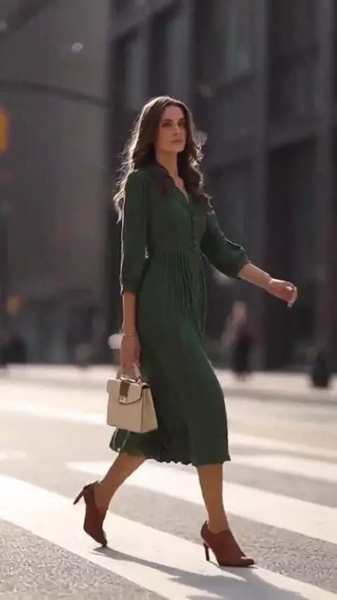 AI Video from prompt: Lady Dimitrescu in normal world