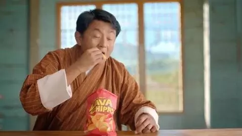 AI Video from prompt: Bhutan says lays lavalava chips eating Bhutan ru