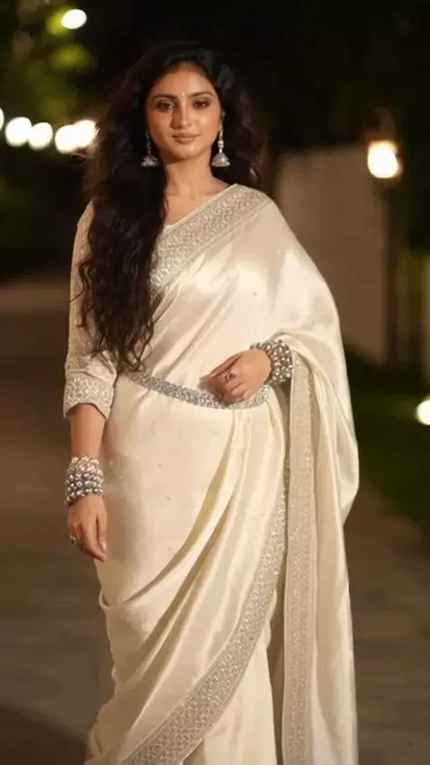 AI Video from prompt: She's an Indian girl who's changing her dress in