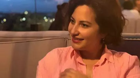 AI Video from prompt: The subject slowly turns her back toward the cam